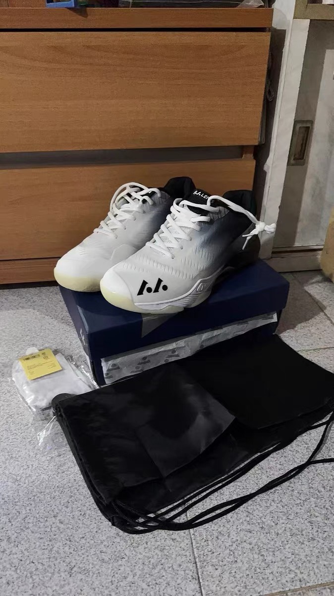 Professional Lightweight Badminton Shoes - Breathable Design Suitable for Outdoor Training