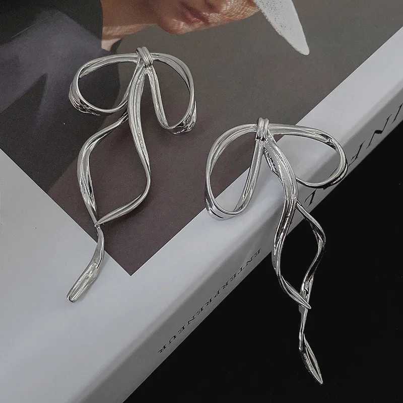 New Korean Simple Silver Color Metal Line Bow Earrings 2024 Fashion Elegant Big Long Bowknot Drop Earrings Female Jewelry XJ250623