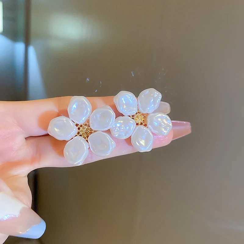 Fashion Irregular Pearl Flower Earrings for Women Girl Sweet Romantic Gold Color Stud Wedding Jewelry Gift New XJ250623