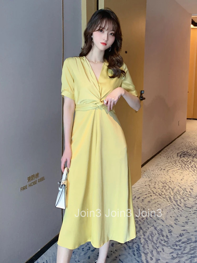 New Arrival Fashion Party Dress Women Elegant Summer V-neck Vintage Puff Sleeve Temperament OL Simple Solid Slim A-line Dress