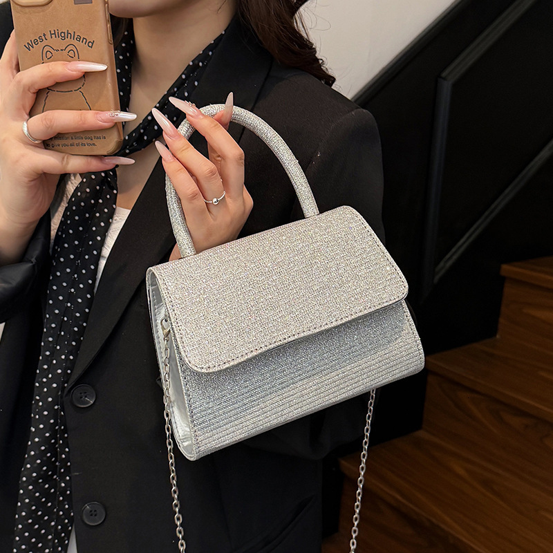 New Evening Bag with Metallic Feel Party Chain Shoulder Crossbody Bag Handbag with High-end Socialite Style