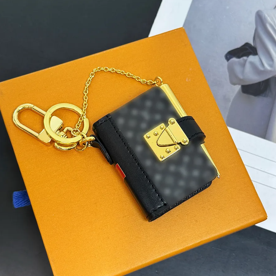Keychains Lanyards Fashion Designer Keychain Ladies Mini Notepad Classic Memo High Quality leather Luxury Gold plated wallet Keychain Christmas