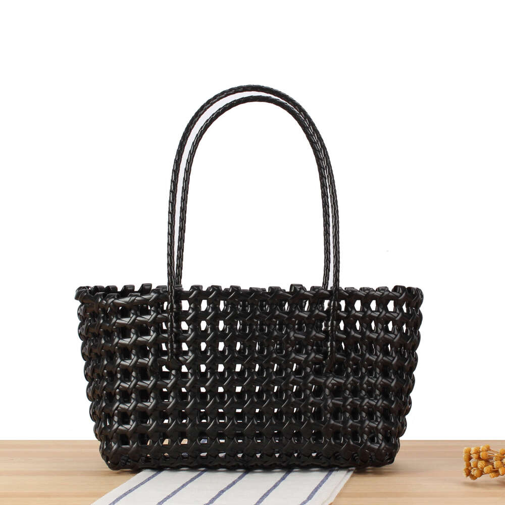 2025 New Hollow Design Women's Basket Niche Beach Vacation Casual Daily Versatile Ladies Bag