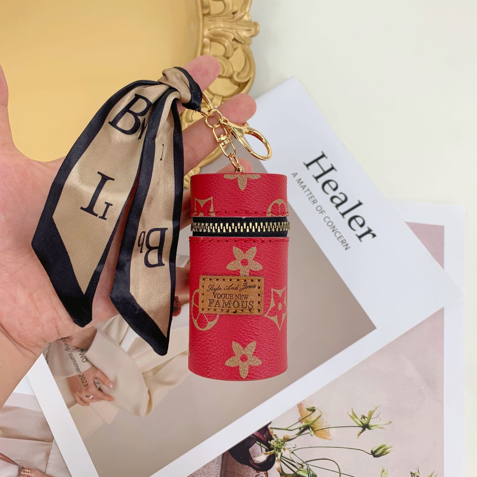 Free Shipping 2025 New Designer Bag Live Streaming Gift Lipstick Bag Key Chain Old Flower Coin Purse Welfare Mini Bucket Bag Hot Sale Light Luxury Fee