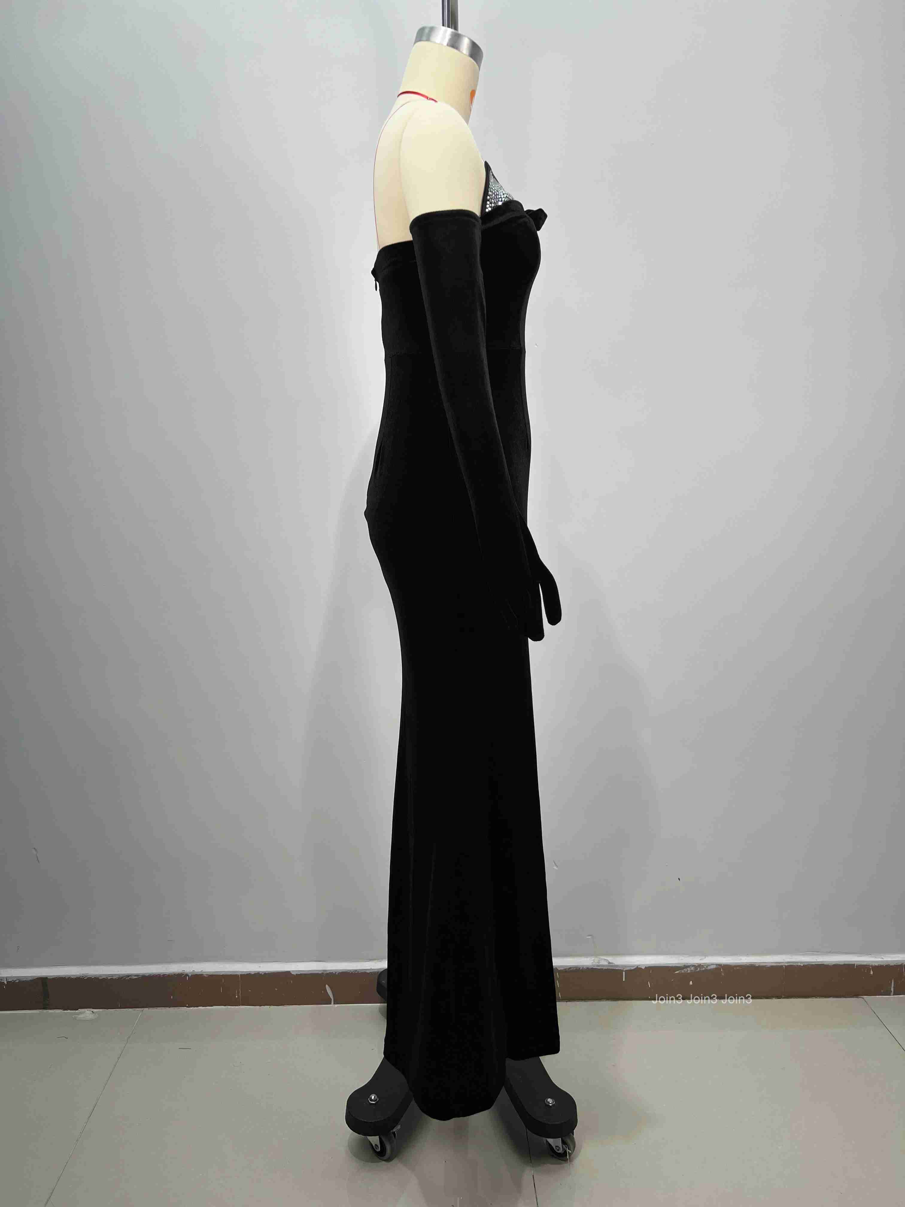 Elegant Black Velvet Evening Gown Off-Shoulder Long Sleeve High Slit Fitted Dress for Gala Party Banquet