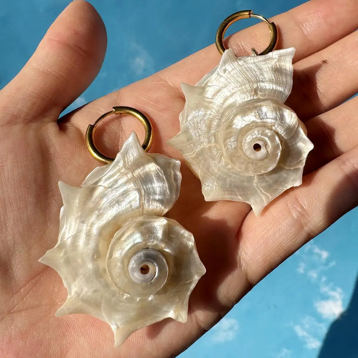 HangZhi White Asymmetrical Natural Conch Pendant Hoop Earring Stainless Steel Waterproof Summer Beach Exaggerated Jewelry 250617