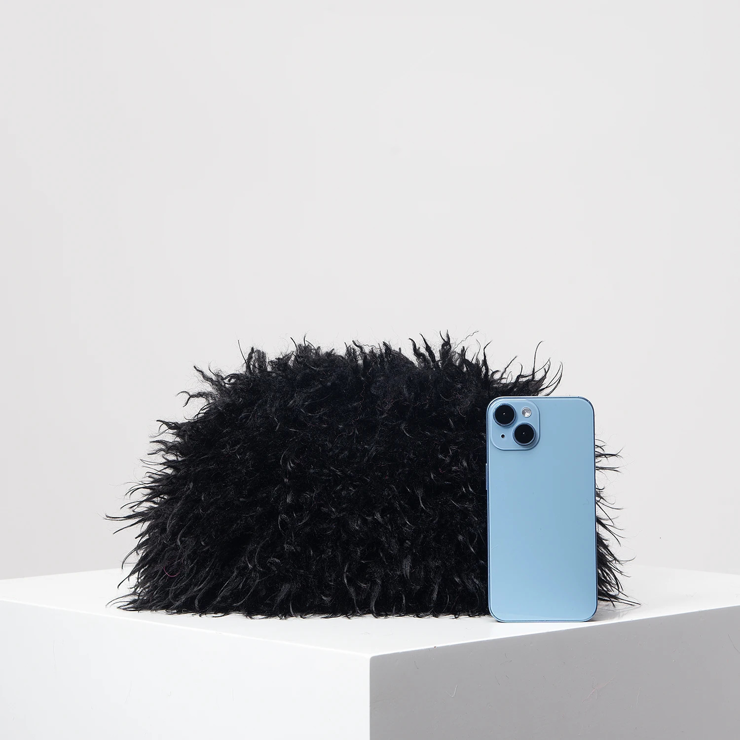 Y2K Plush Clutch Bag Candy-Colored Womens Clip Bag Elegant Evening Bag Womens Dress Party Wedding Item Cute Charming Girl Wallet Random Pattern 250617