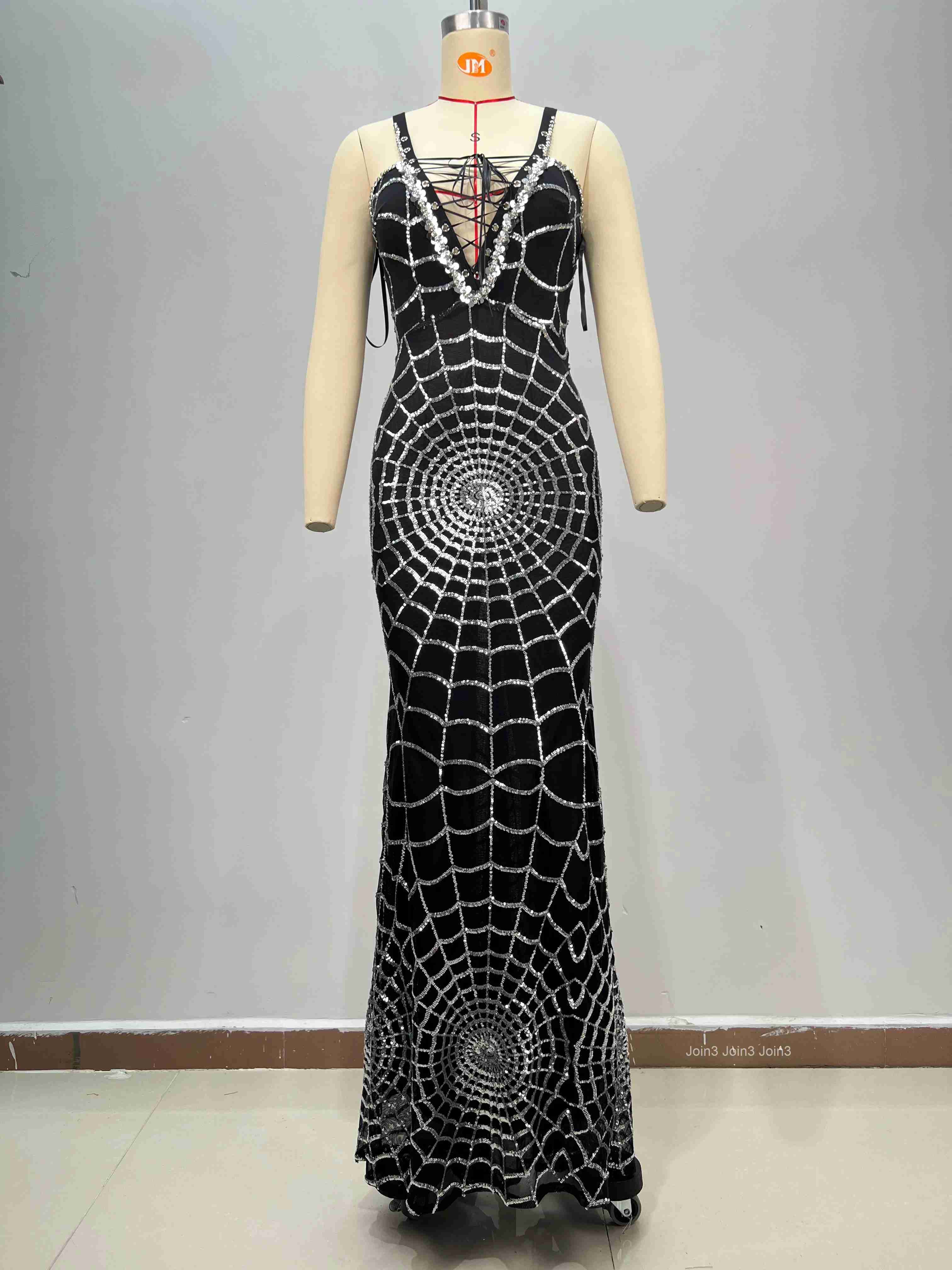 Elegant Black White Beaded Evening Gown with Spider Web Sequins Design Sweetheart Neckline Formal Party Dress for Gala Ball