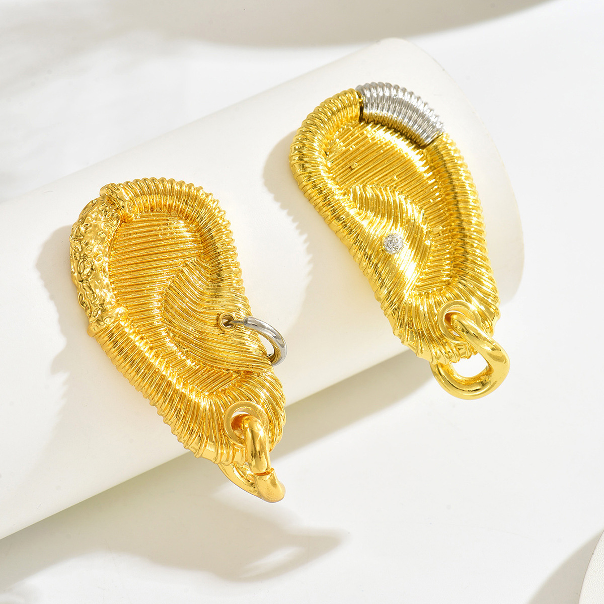 New Vintage Style Women's Jewelry Light Irregular Design High-end Earrings for Women