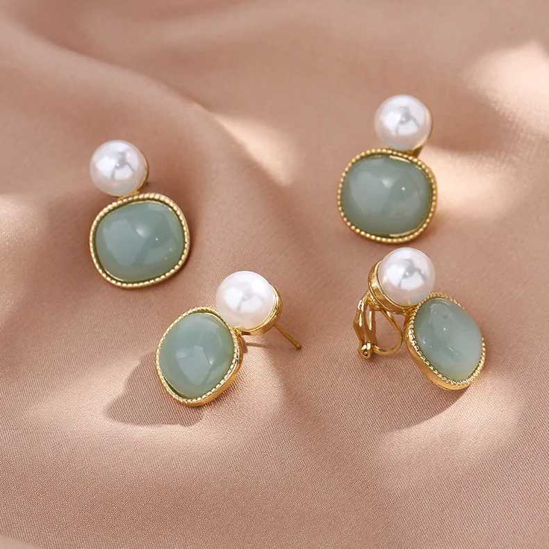 Retro Simple Imitation Baroque Pearl Clip-on Earrings Vintage Round Resin Green Stone Clip Earrings Without Piercing for Women XJ250623