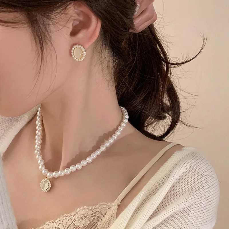 Baroque Opal Oval Imitation Pearl Stud Earring for Women French Retro Elegant Korean Sweet Ear Wedding Party Jewelry Gift XJ250623