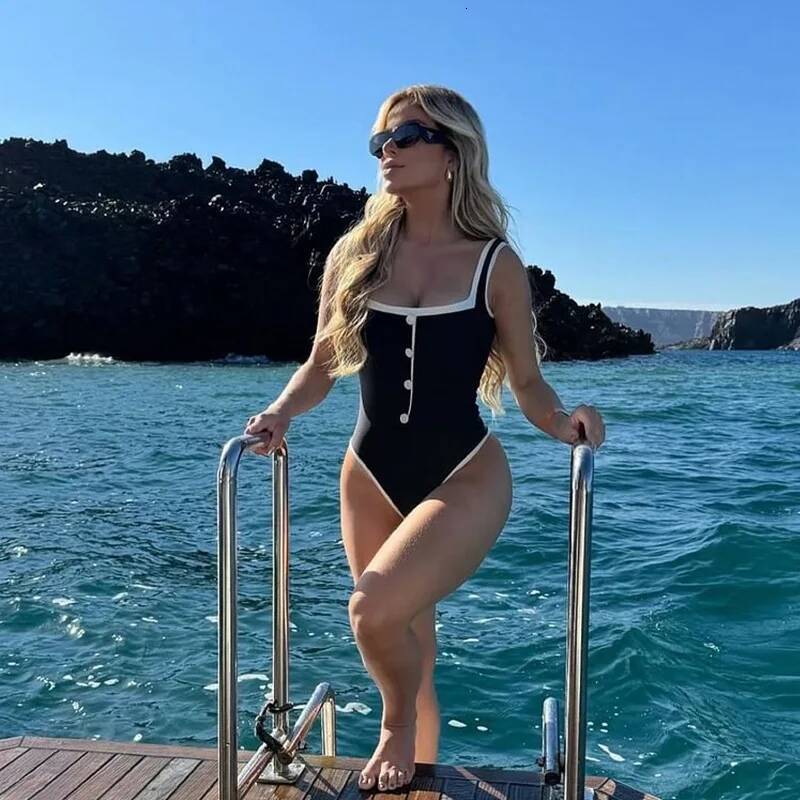 New Arrival Bikinis Set Black And White Simple INS Style High-Grade Sense Swimsuit With Small Fragrant Wind Button Decoration