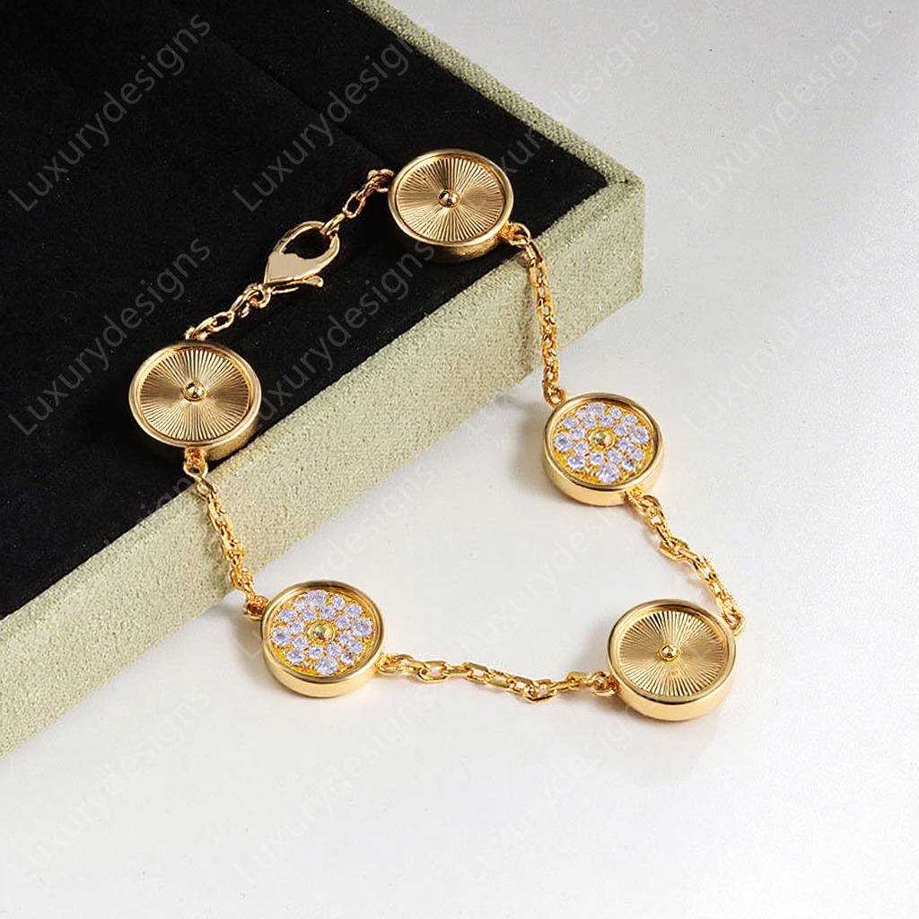 Designer Bracelet Womens Luxury Clover Bracelet Top V-Gold Plated 18K Gold Double Reversible Natural Chalcedony Jewelry Elegant Mother-of-Pearl with Box Packing