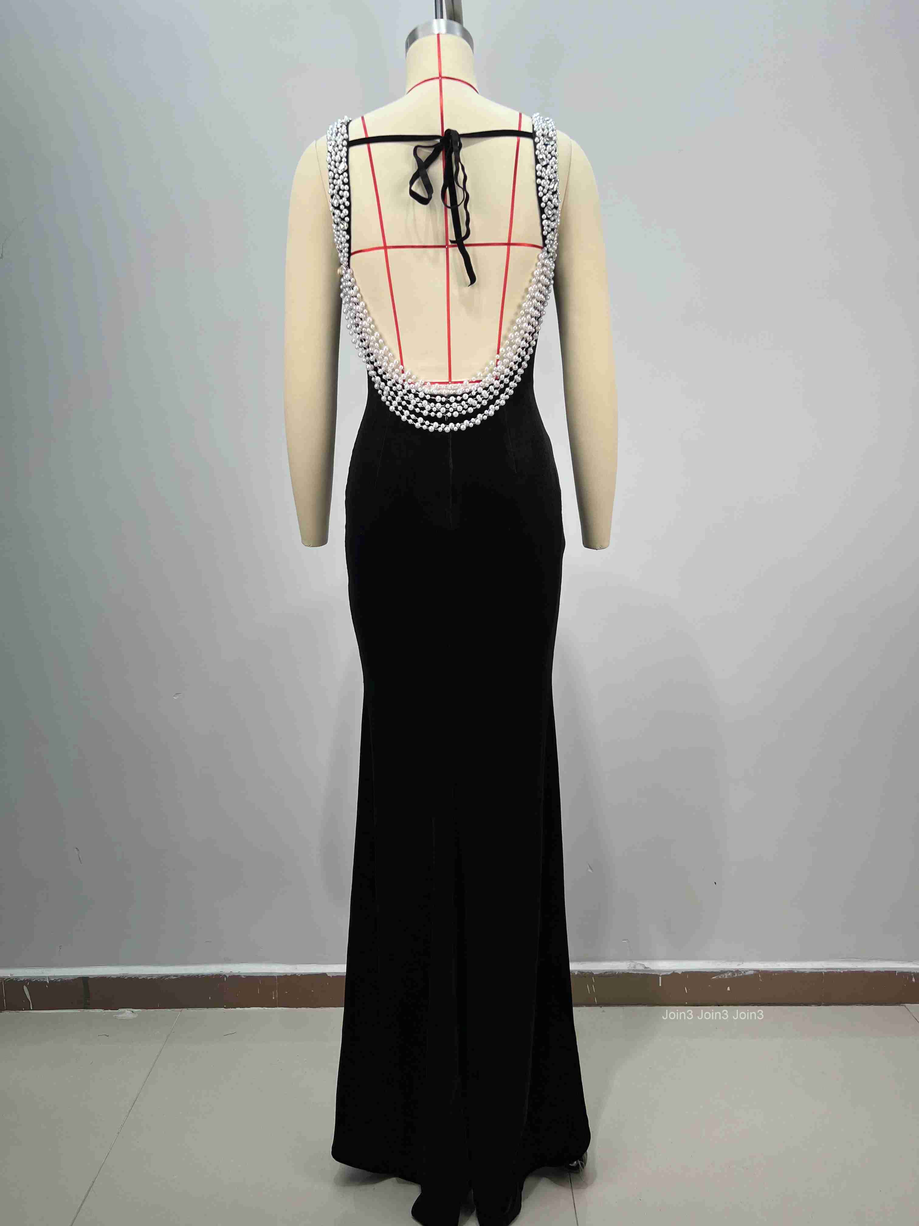 Luxurious Black Evening Gown with Crystal Beaded Neckline Floor-Length Formal Dress for Gala Wedding Red Carpet Events