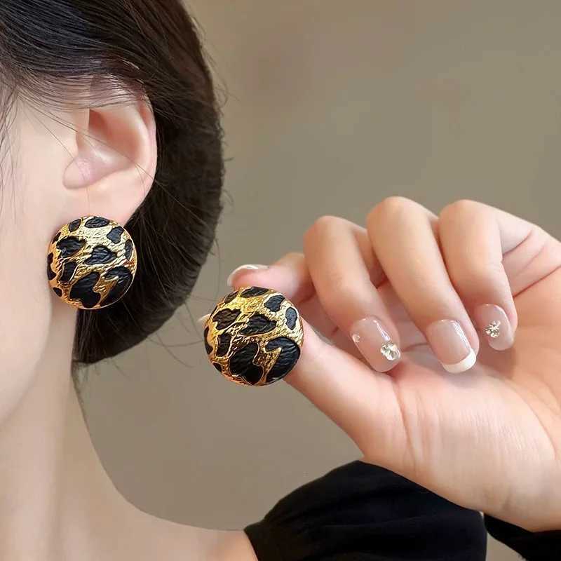 Fashion Bohemian Leopard Pattern Heart Stud Earring Mascot Ornaments For Women Valentines Accessories Gift Wholesale E0273 XJ250623