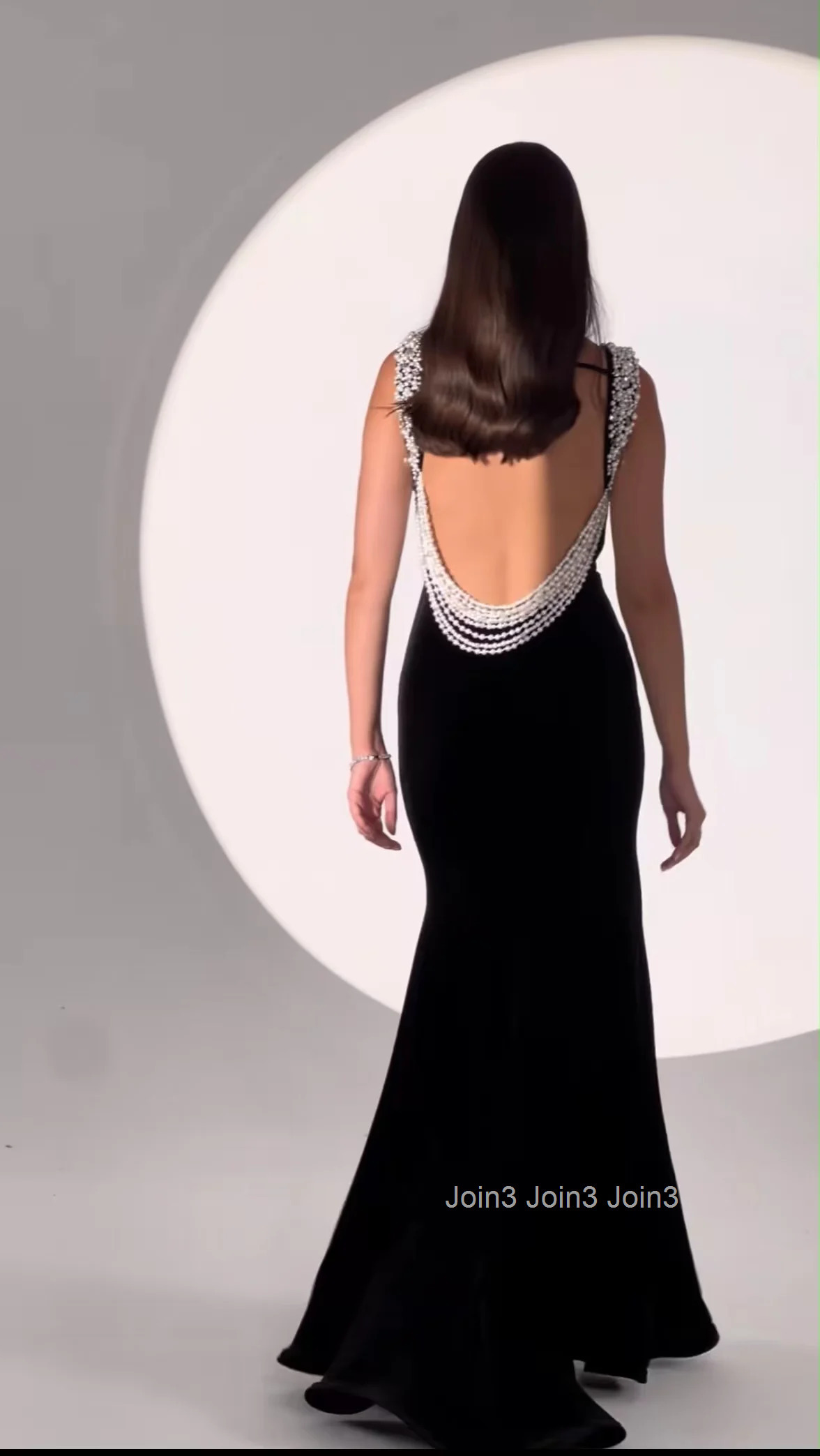 Luxurious Black Evening Gown with Crystal Beaded Neckline Floor-Length Formal Dress for Gala Wedding Red Carpet Events