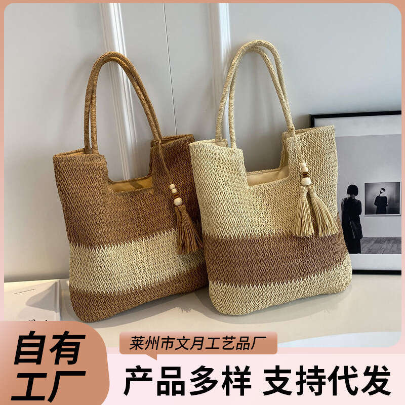 New Chinese Style Fashion Woven Straw for Women with Tassels Large Capacity Vacation Shoulder Tote Bag
