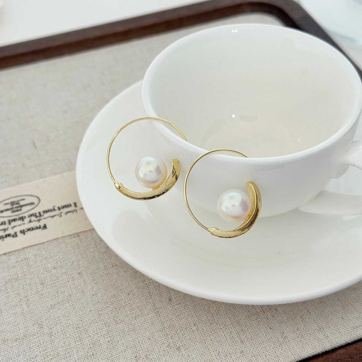 French Earrings With Simple Circular Artificial Pearl Earrings Niche High-End Style Versatile Earrings XJ250623