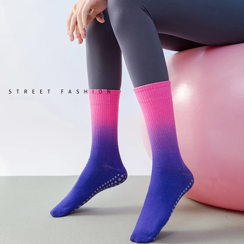 2 Pairs Gradient Yoga Socks for Women Sports Socks Cotton Mid-tube Towel Non-slip Grip Indoor Fitness Crew Gym Pilate Socks 250619