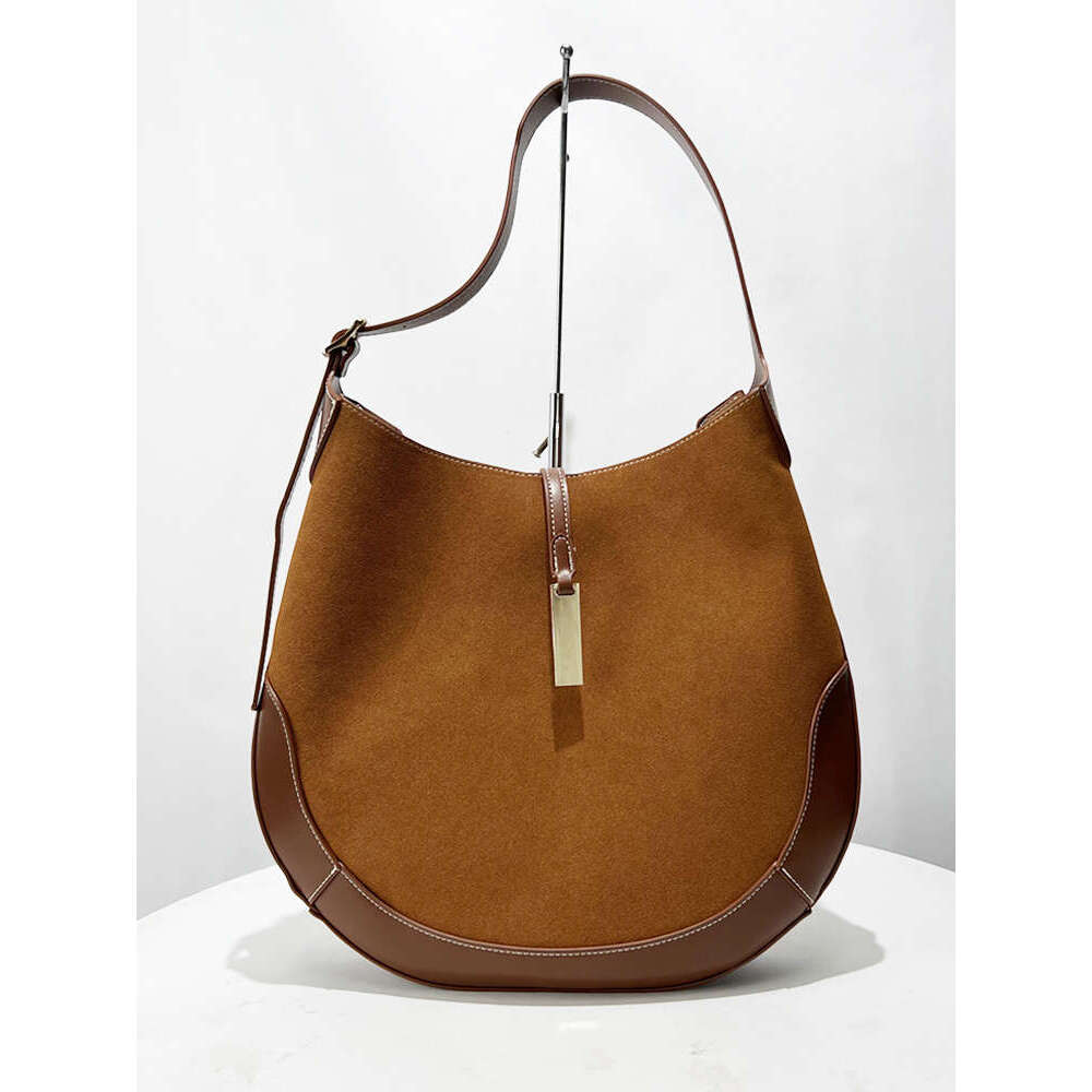 Contemporary Patterned Handbag Durable Multi-Functional Travel Companion