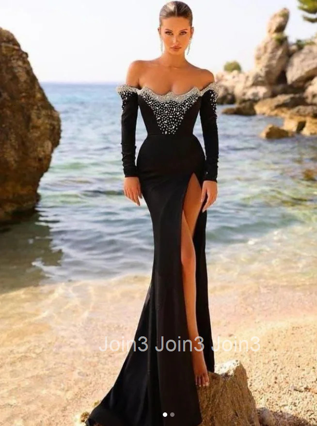 Luxury Black Velvet Evening Dress Rhinestone Neckline Slim Fit Long Sleeve High Slit Formal Gala Glamorous Party Wear