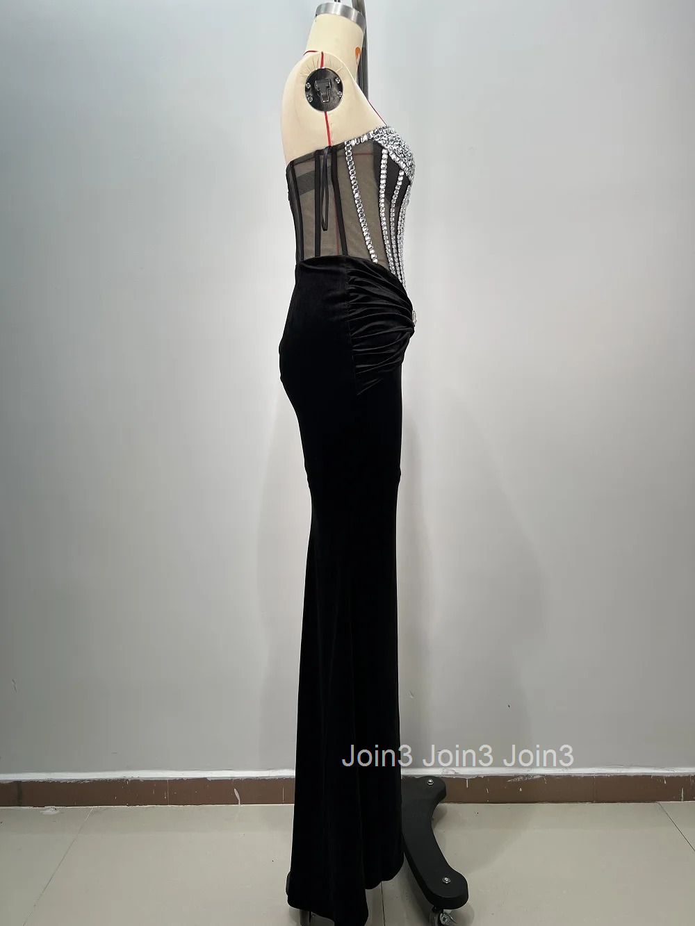 Black Bodycone Strapless Dress For Women Fashion V-Neck Diamonds Embelling Sleeveless Shirring Design Chic Red Carpet GownGown