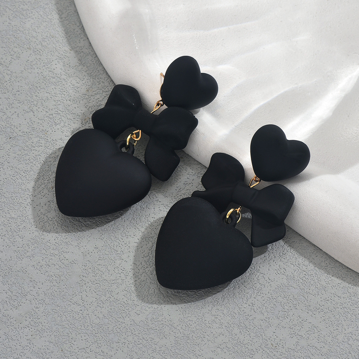 New Style Women's Black Heart Design High-end Stud Earrings for Women