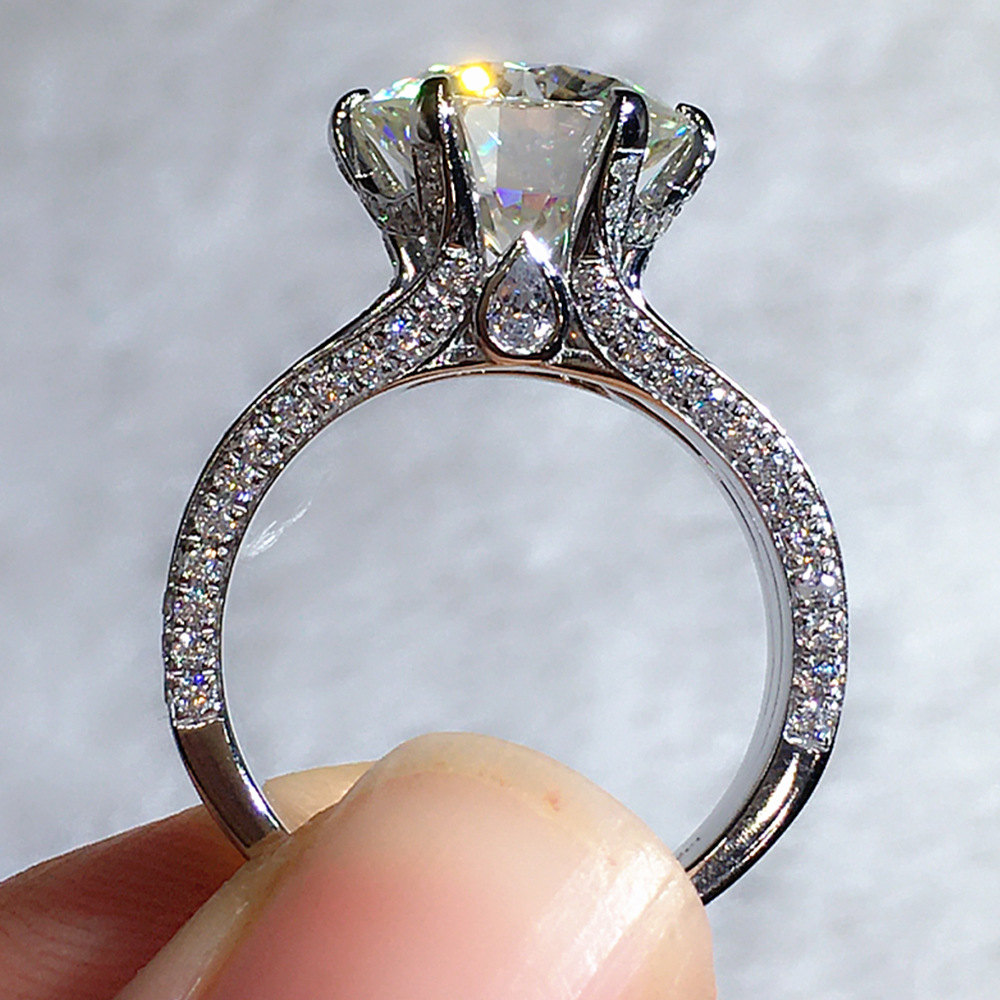 2025 Choucong Sparkling Wedding Rings Luxury Jewelry 925 Sterling Silver Fill Large Round Cut White Topaz CZ Diamond Gemstones Party Women Bridal Ring