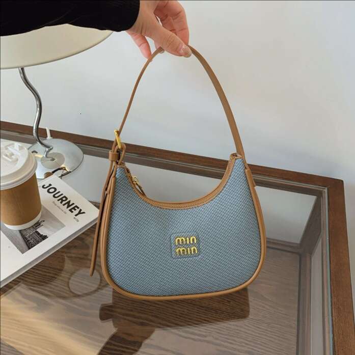 Underarm for Women 2025 New Fashion Versatile Shoulder Crossbody Korean Style Casual Handbag Baguette Bag