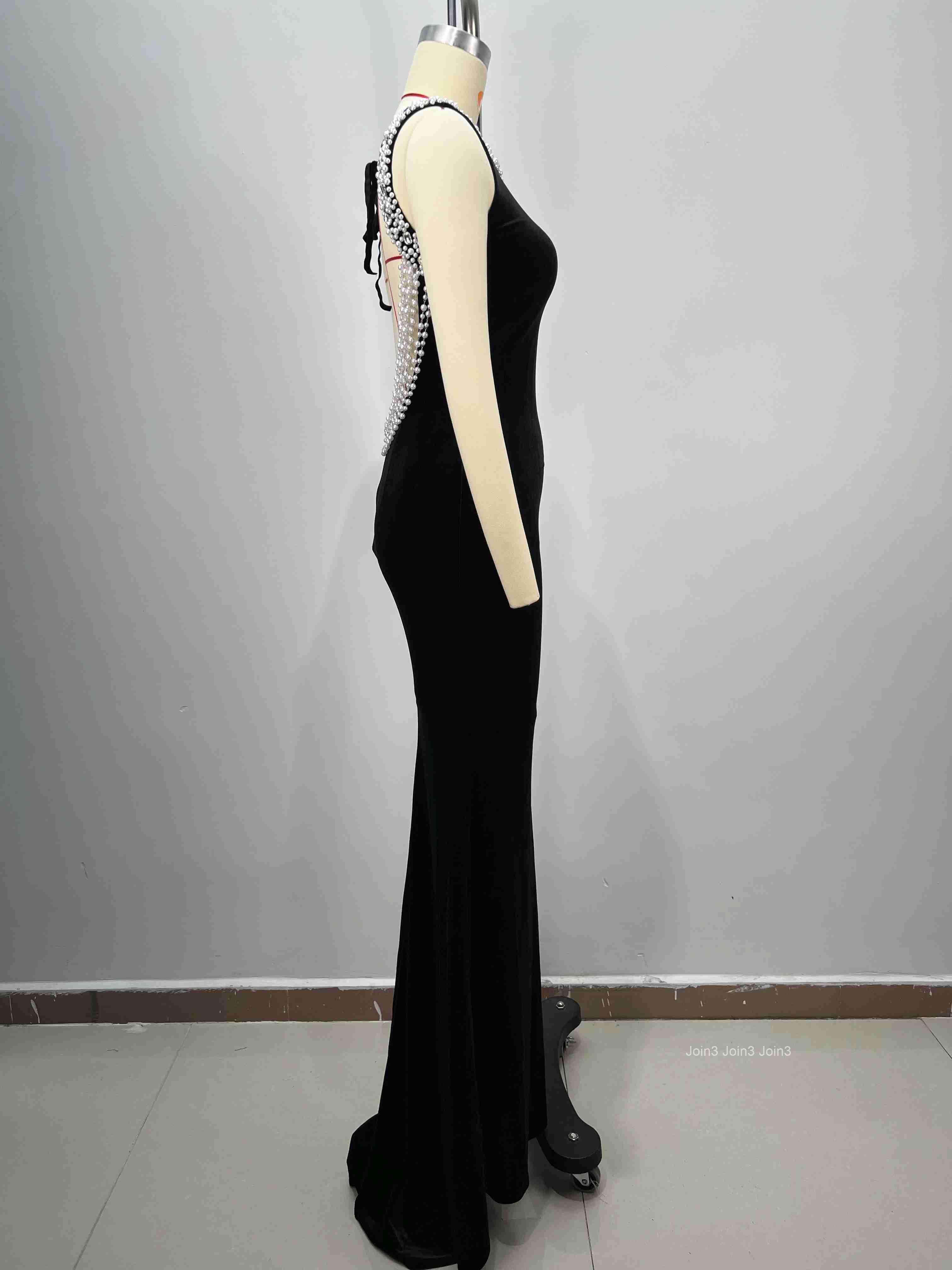 Luxurious Black Evening Gown with Crystal Beaded Neckline Floor-Length Formal Dress for Gala Wedding Red Carpet Events