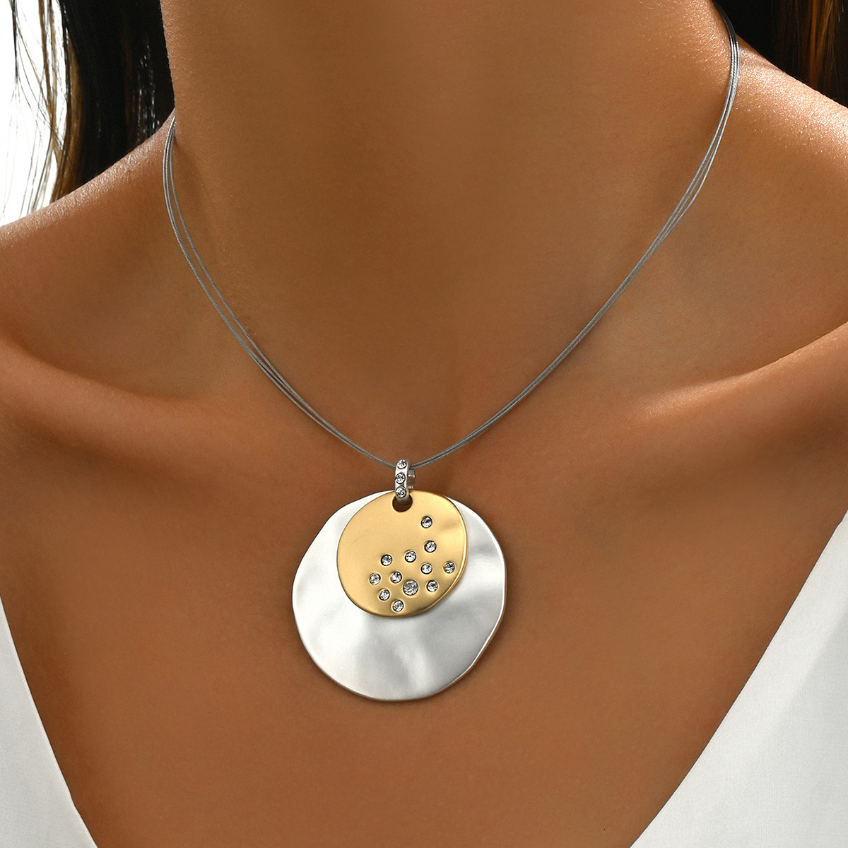 Fashion Simple Design Women's Necklace Personality Large Circle Metal Inlaid High-End Clavicle Chain