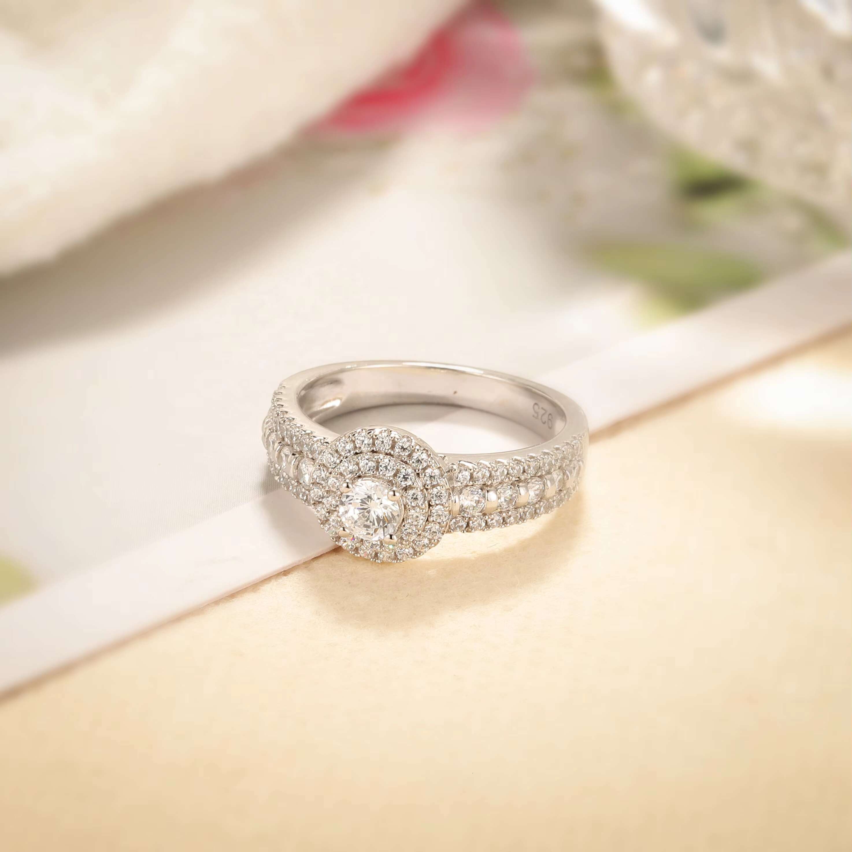 High Quality Big Cubic Zircon Lady Ring for Wedding Trendy Womens Round Cut 925 Silver Moissanite Engagement Rings for Women