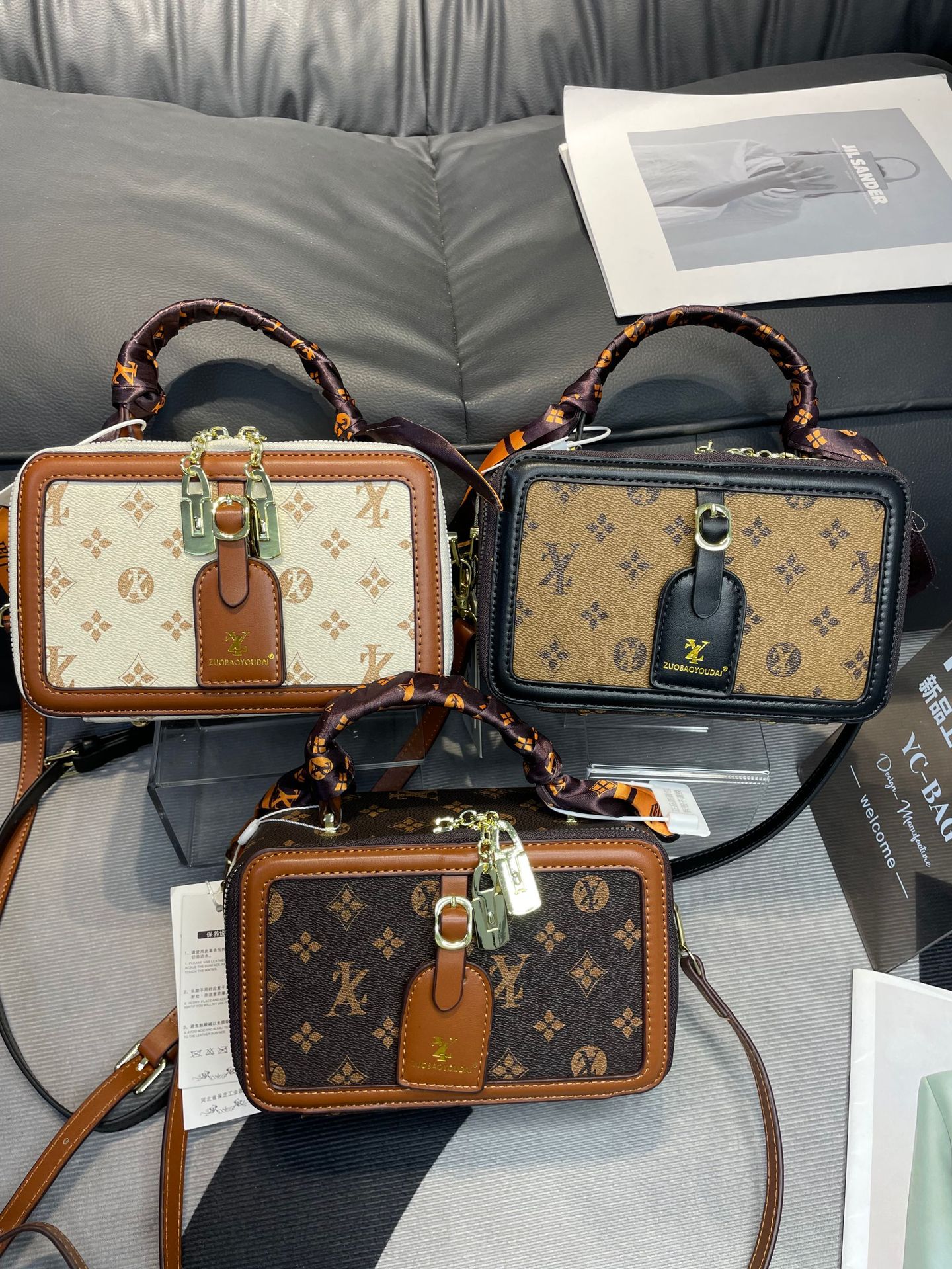 Designer bags, scarves, boxes, handbags, 2025 early spring retro fashion hand-held bags, niche brand single-shoulder crossbody women's bags, Free