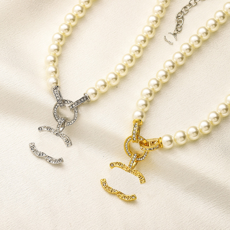 Pearl Chains Classic Necklaces Pendant Designer Letter Charm Women Stainless Steel Necklace Chain for Any Ocn Chic and Romantic Design Jewelry