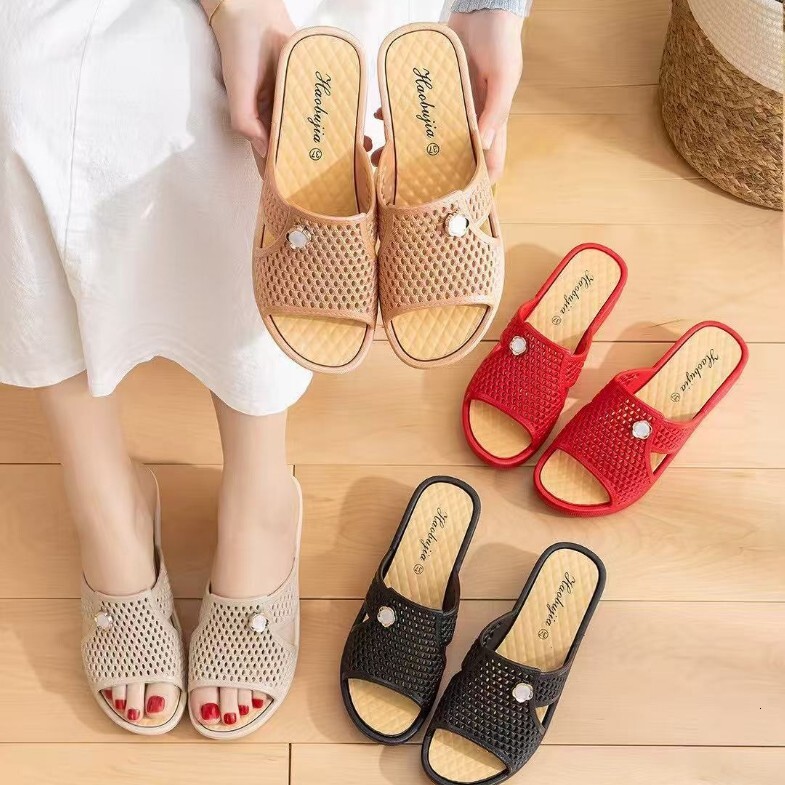 Summer New Women's Slippers Fashion Home Outdoor Anti slip Women's Slippers Designer Shoes Durable Thick soled Women's Sandals