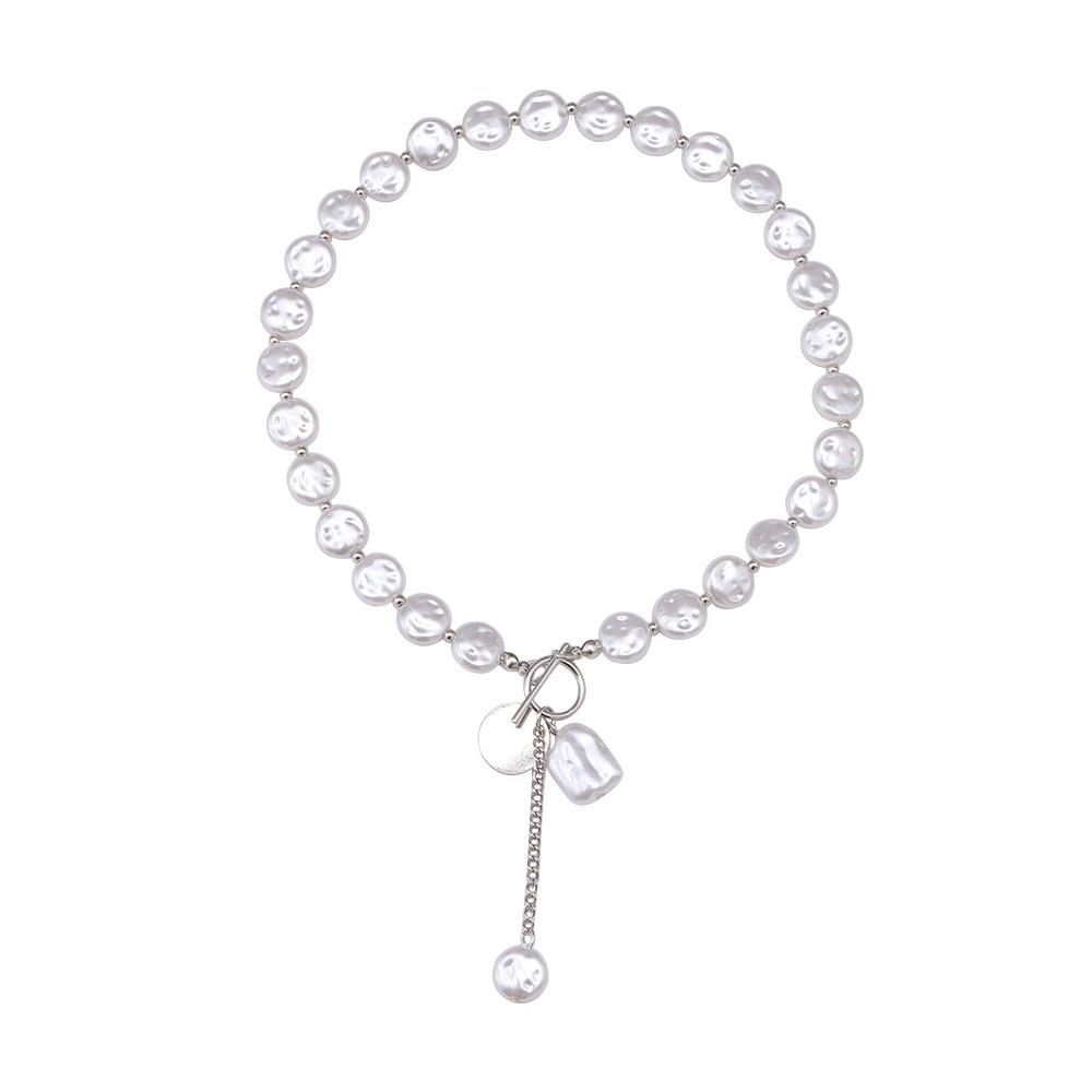 Sophisticated Ladies' Pearl Choker Set with Unique Design Features