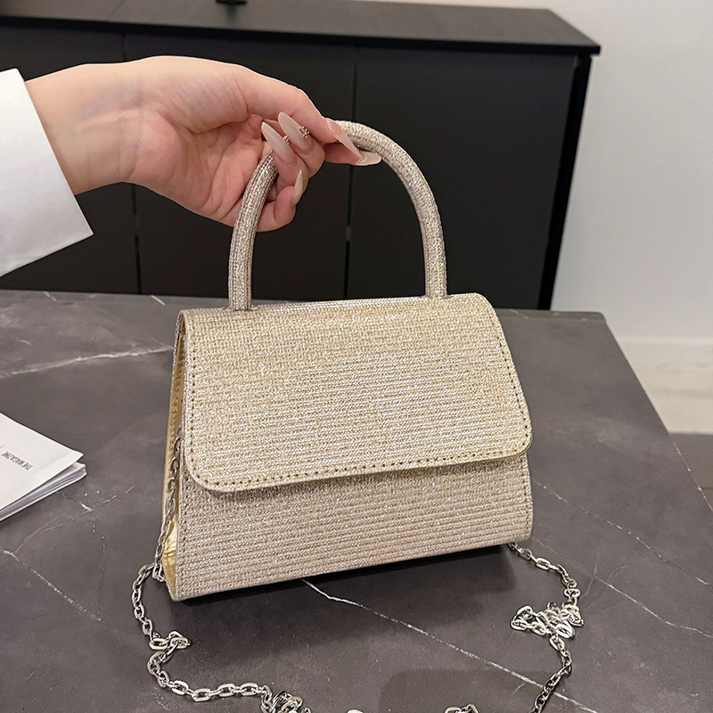 New Evening Bag with Metallic Feel Party Chain Shoulder Crossbody Bag Handbag with High-end Socialite Style