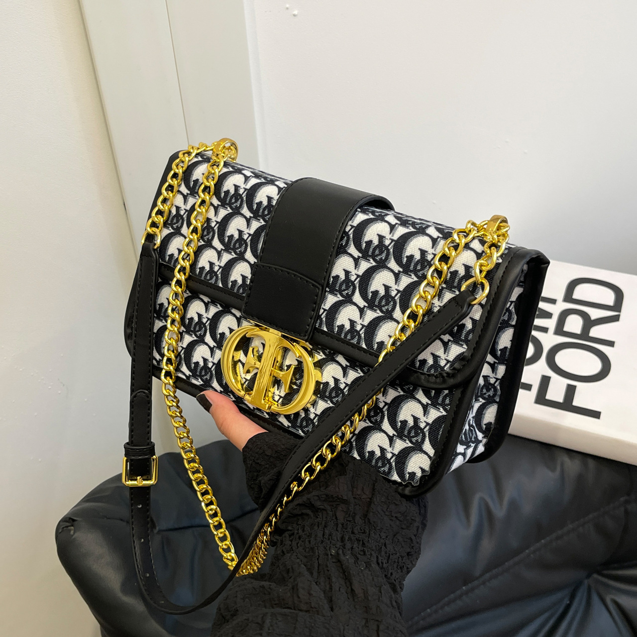 Free Shipping Luxury Bag Designer Bag International Trend Women's Bag 2025 New Fashion Same Style Small Square Bag High-end Crossbody Chain Shoul