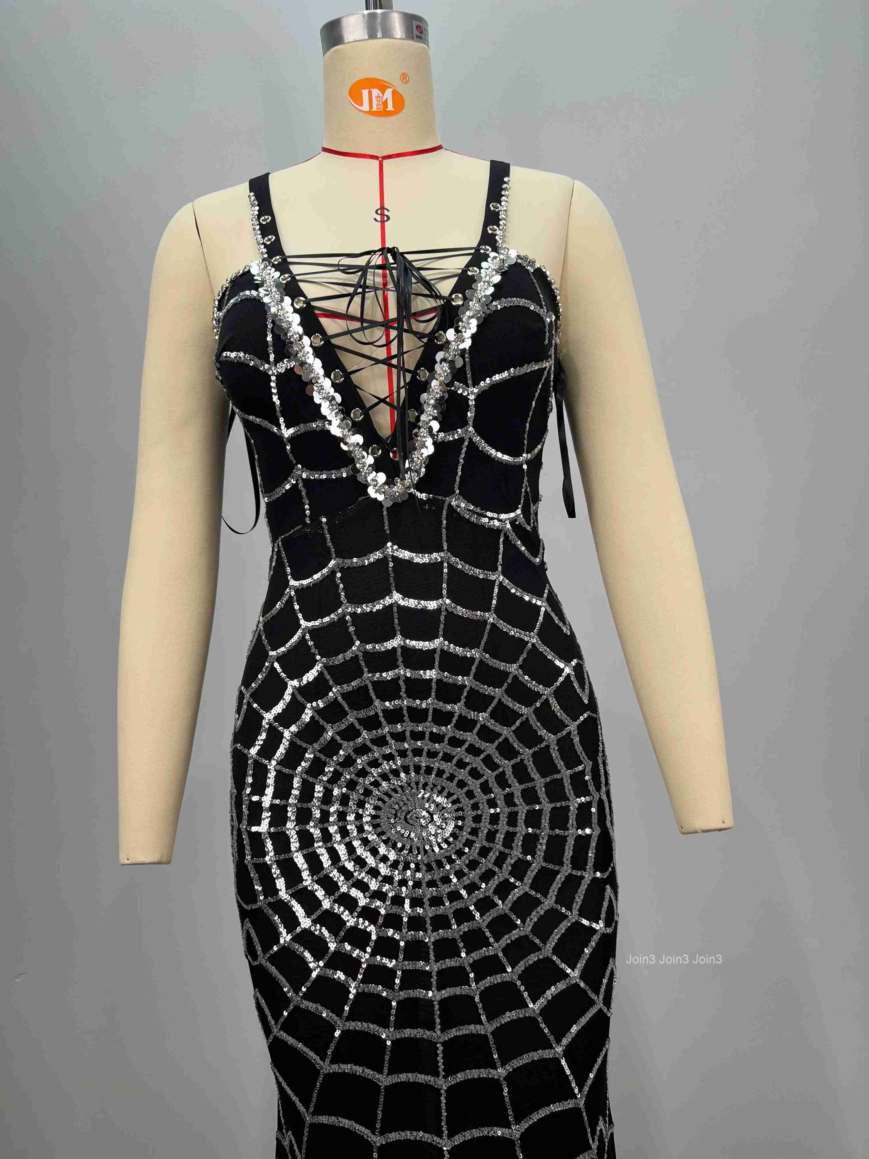 Elegant Black White Beaded Evening Gown with Spider Web Sequins Design Sweetheart Neckline Formal Party Dress for Gala Ball