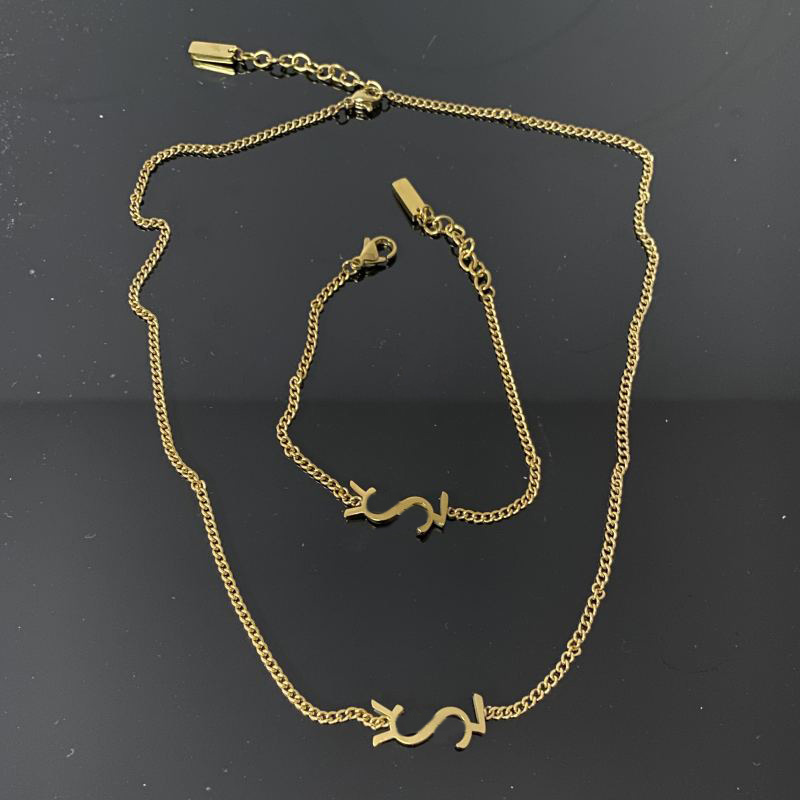 Top Quality Stainless Steel Luxury Necklace Flower Pendant Classic Style Designer Necklaces Women Jewelry Wholesale