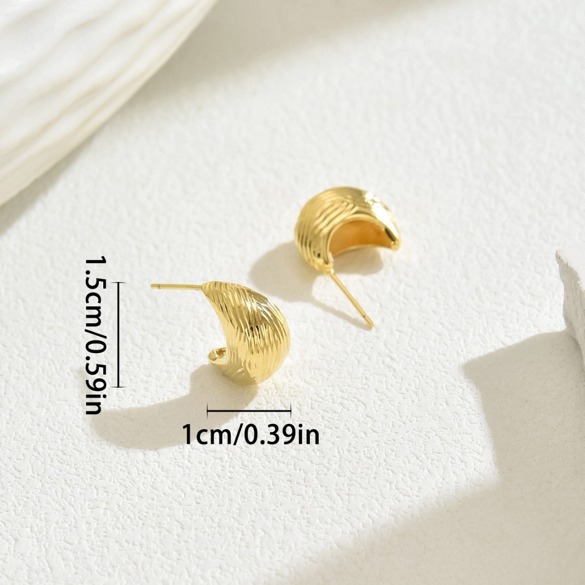 Light High-End Sense Women's Earrings Geometric Wrinkle Metal Line Design Studs