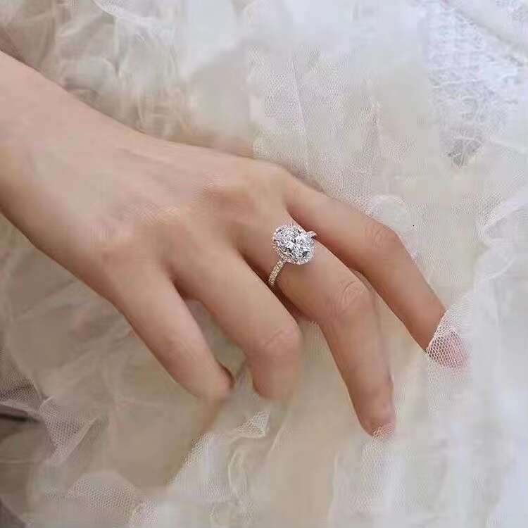 S925 Sterling Silver High Carbon 4 Karat Oversized Moissanite Diamond Ring Proposal Pigeon Egg Ring for Women IGI Certificate