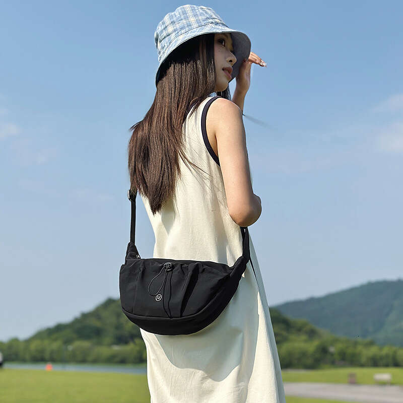 Fashion Lightweight Women's Phone Versatile Commuter Shoulder Crossbody Men's Student Party Dumpling Outdoor Travel Bag