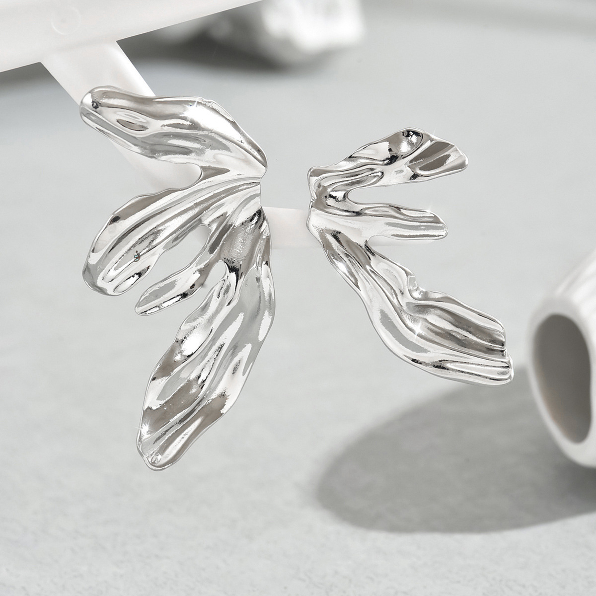 Wind Women's Jewelry Simple Fashion Leaf Irregular Design High-End Sense Stud Earrings