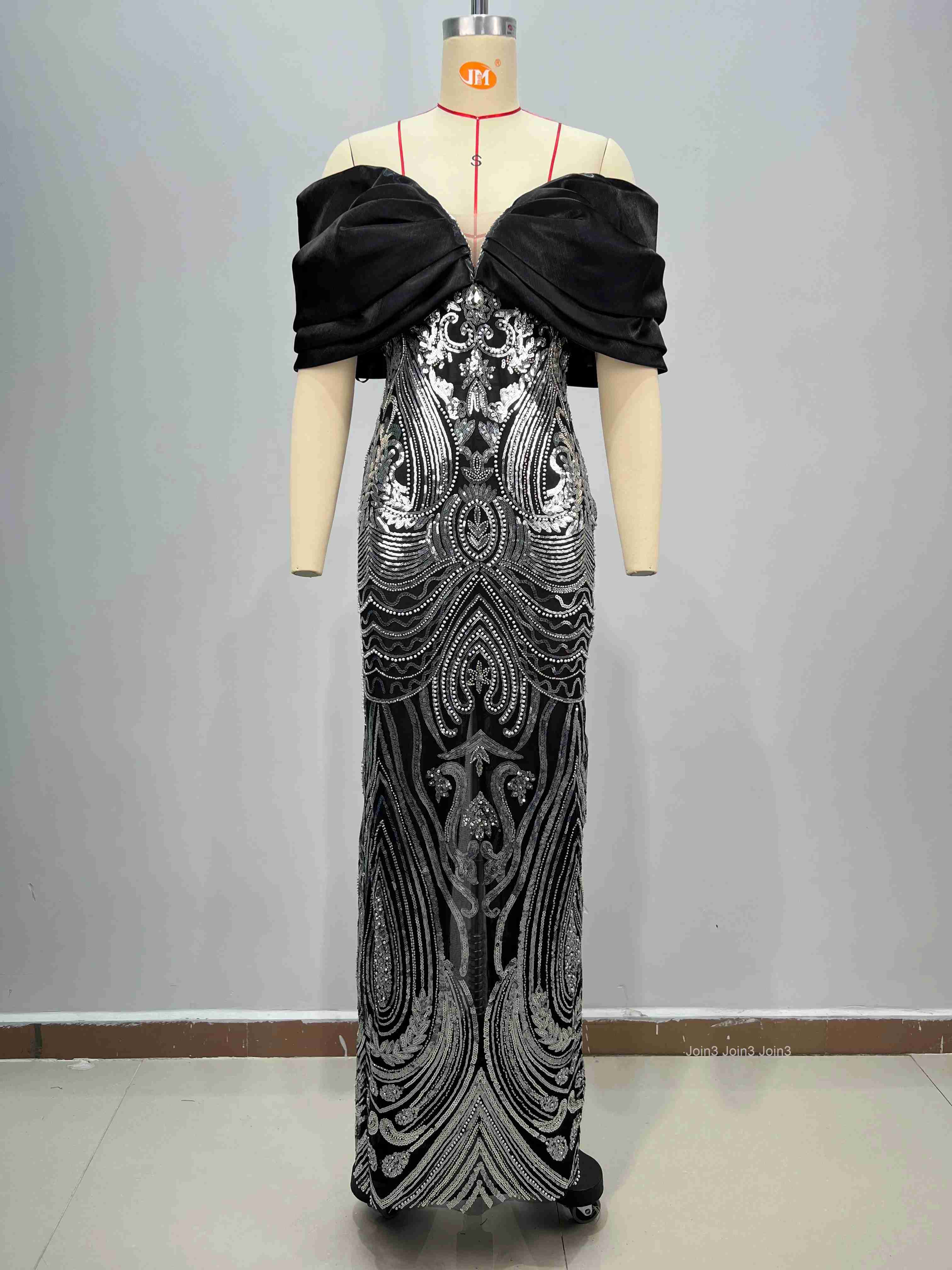 Stylish Black Silver Beaded Evening Gown with Flowing Skirt Fitted Bodice for Red Carpet Gala Formal Events