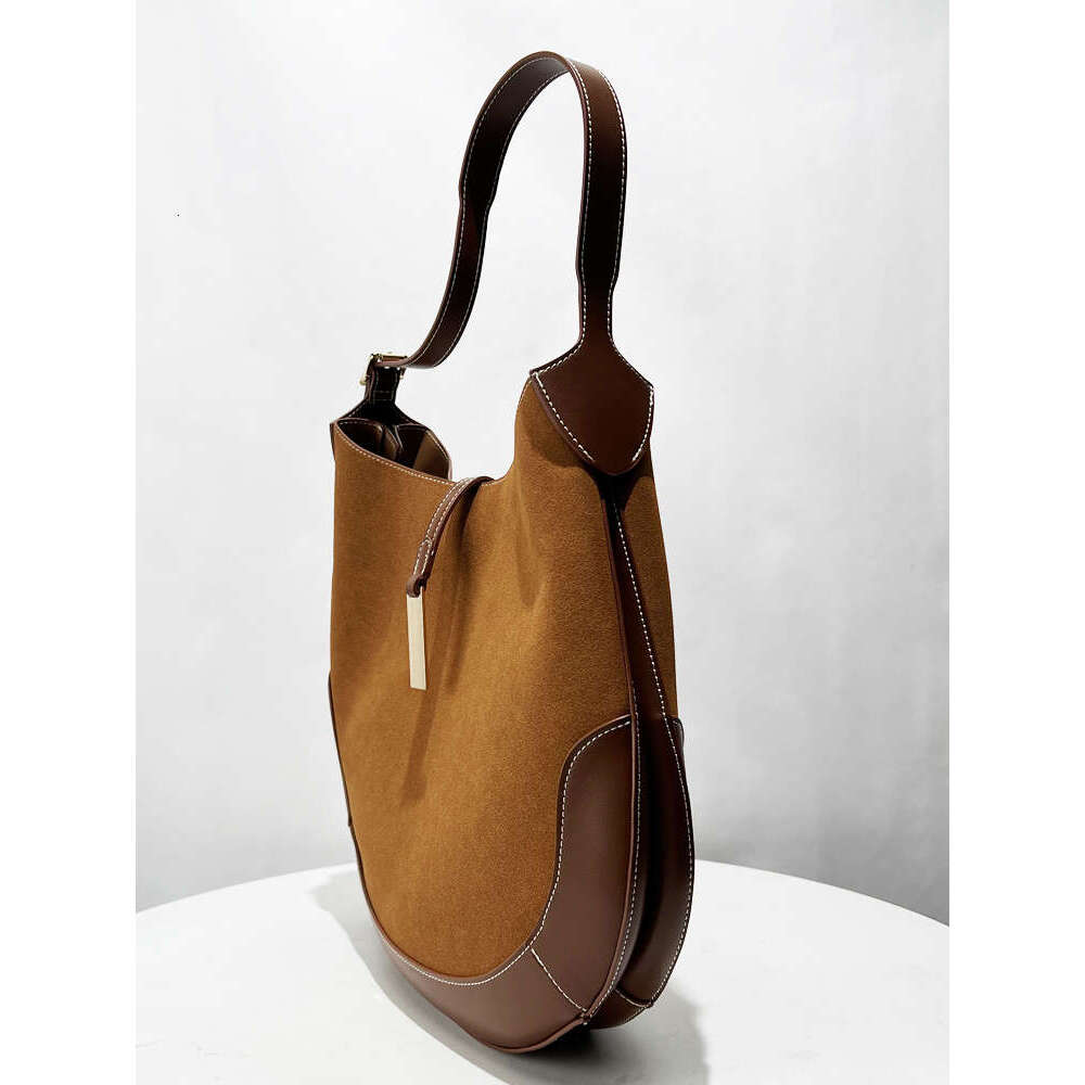 Contemporary Patterned Handbag Durable Multi-Functional Travel Companion