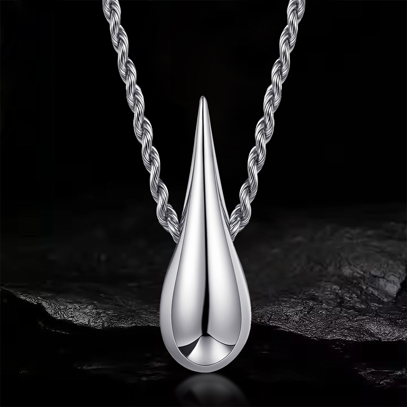 Luxury Women's Polished Water Drop Pendant Minimalist Niche Design Fashion Versatile Premium Statement Choker Necklace