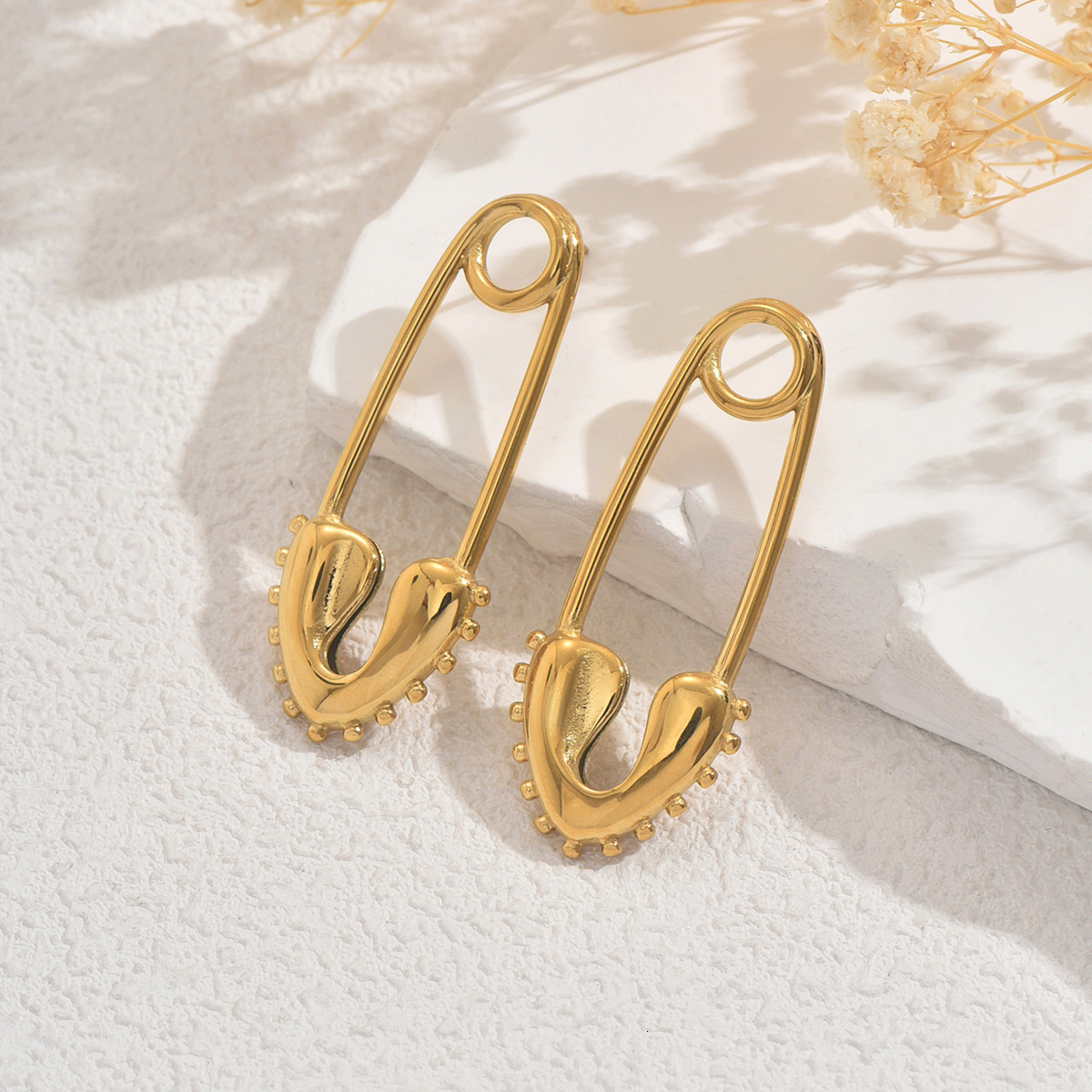 New Women's Heart Pin Design Stud Earrings Light Ear Jewelry