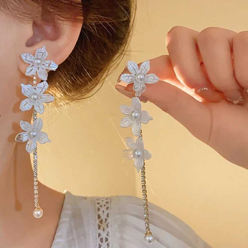 Imitation Pearl Rhinestone Lily Flowers Fringe Long Dangle Earrings For Women Elegant Temperament Dainty Fashion Luxury Jewelry XJ250623
