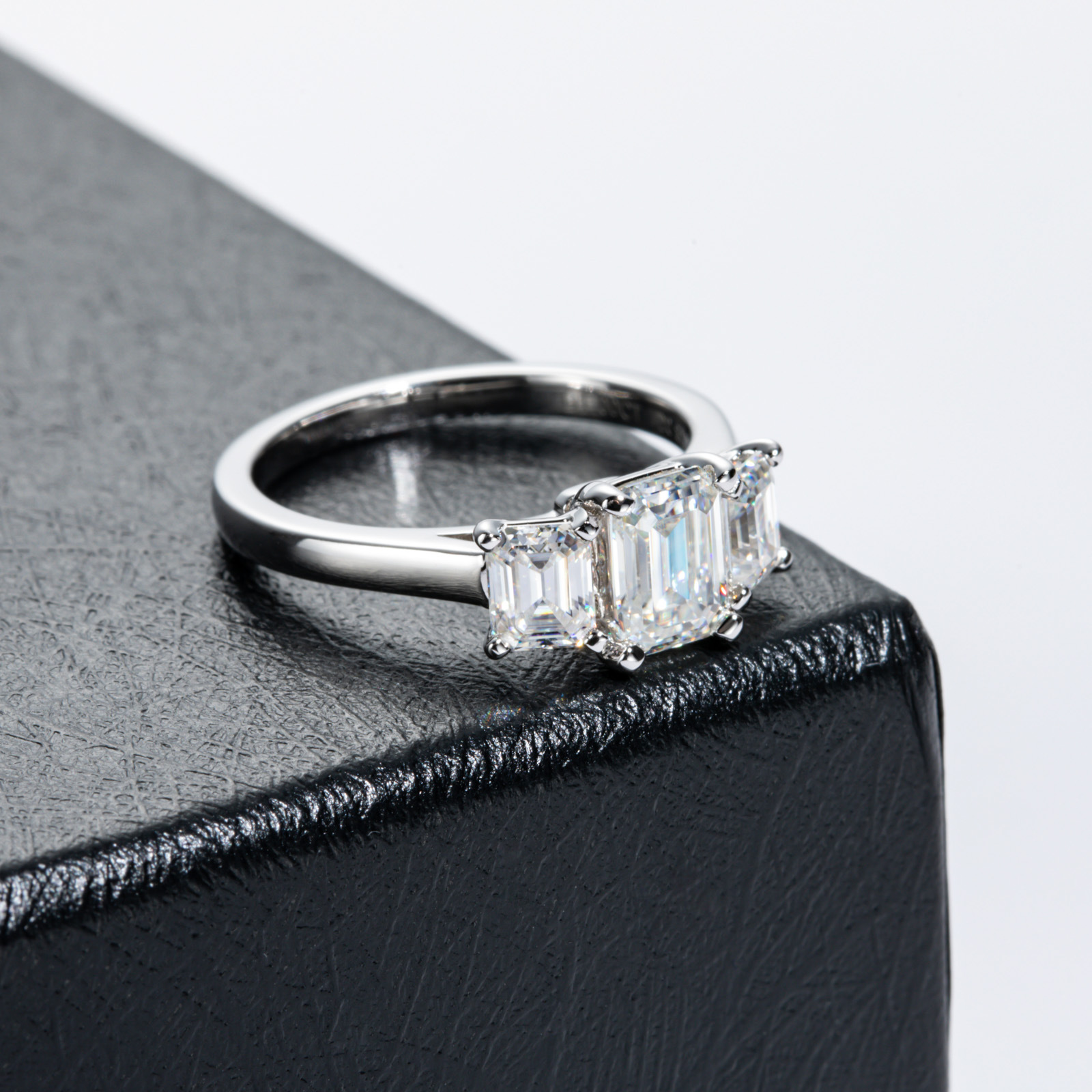 Unique Rectangle 1.6 CTW Three Stone Ring Sterling Silver Women Jewelry GRA Certification Emerald Cut Moissanite Ring